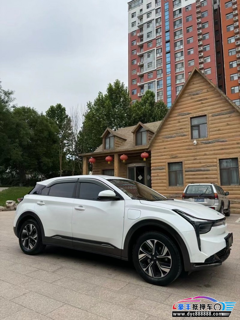 23年哪吒U轿车抵押车出售