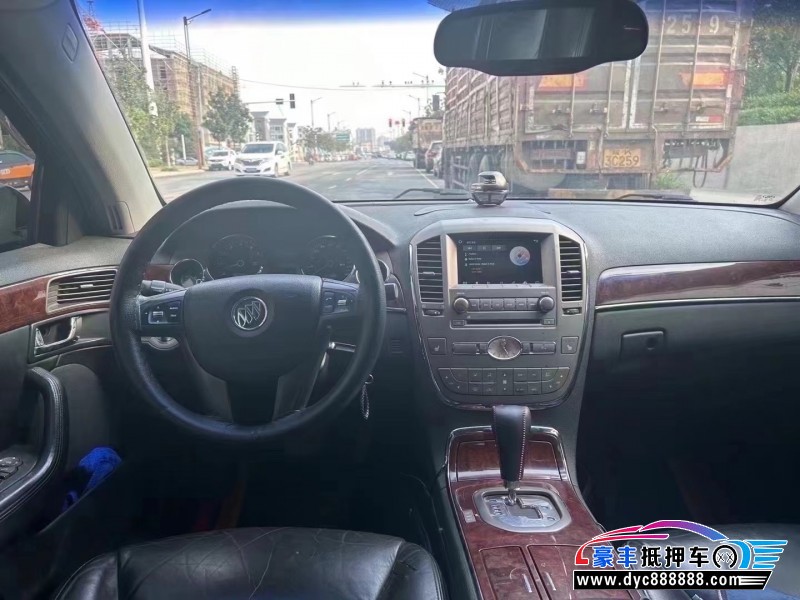 10年别克林荫大道轿车抵押车出售