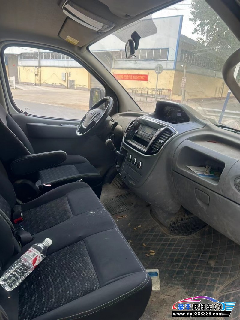 21年上汽大通V80轿车抵押车出售