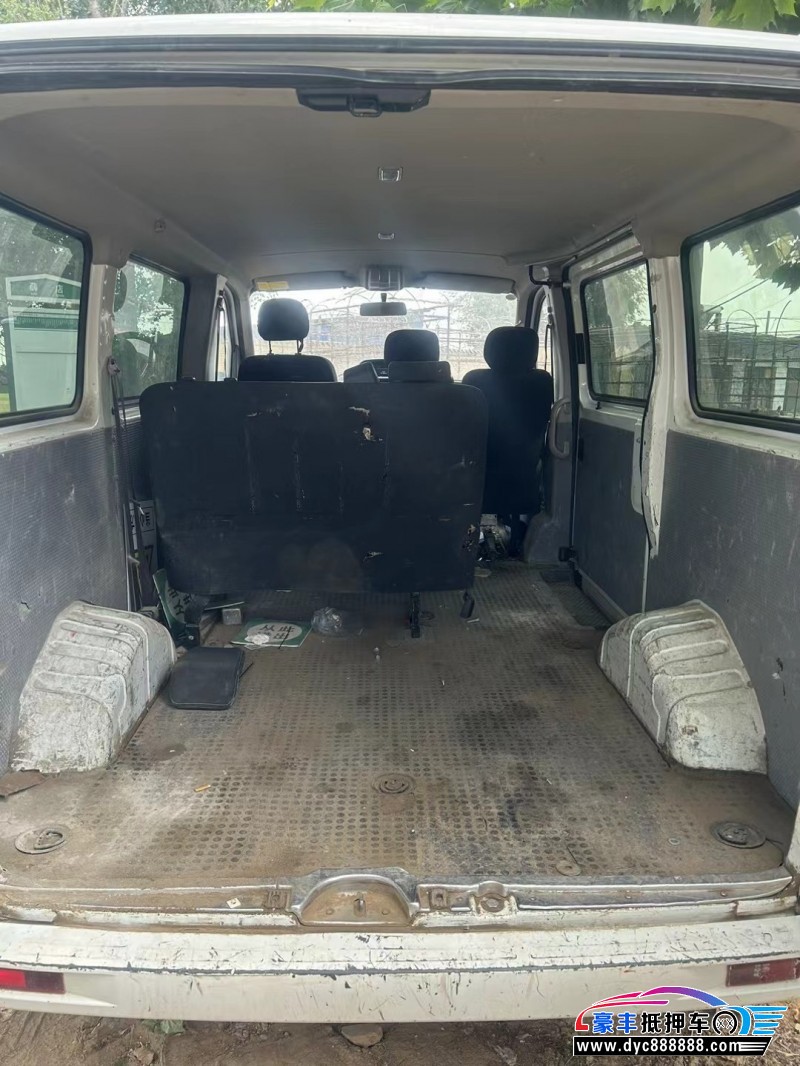 21年上汽大通V80轿车抵押车出售