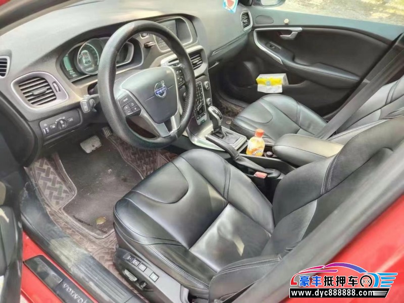 14年沃尔沃V60轿车抵押车出售