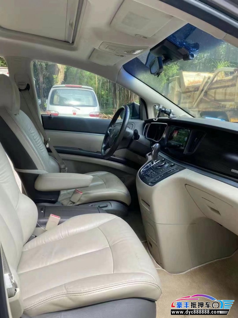 11年别克GL8轿车抵押车出售