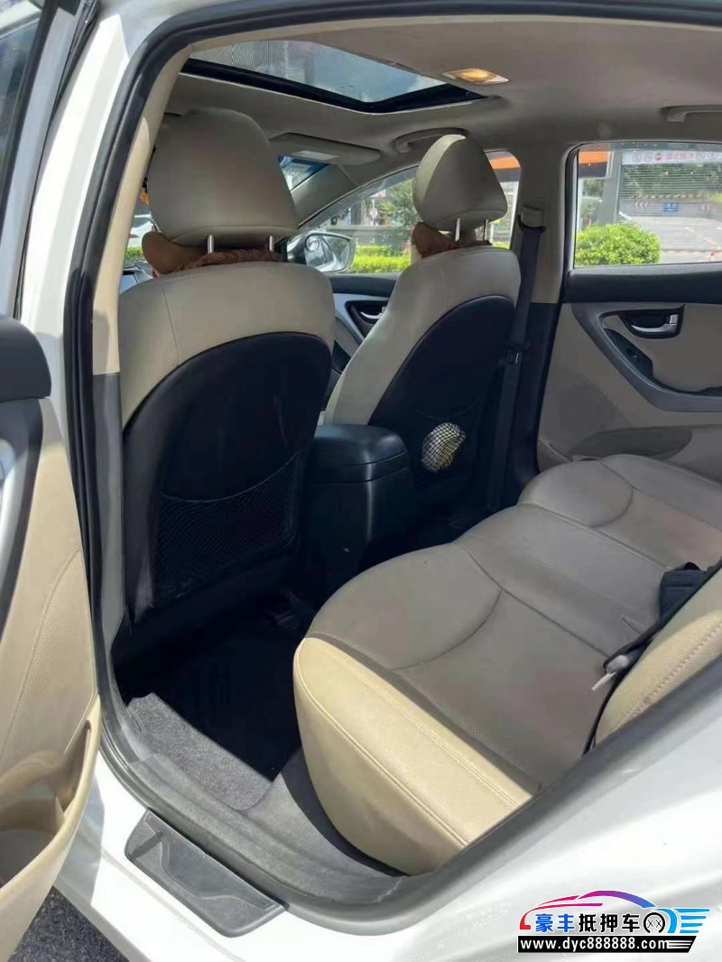 16年现代朗动轿车抵押车出售