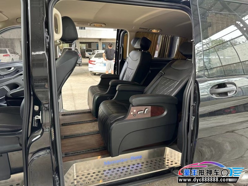 19年奔驰威霆轿车抵押车出售