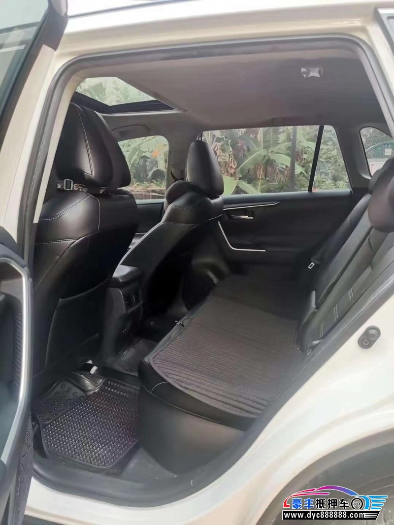 22年丰田RAV4轿车抵押车出售
