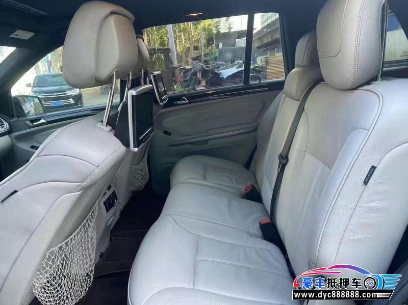 12年奔驰GL轿车抵押车出售