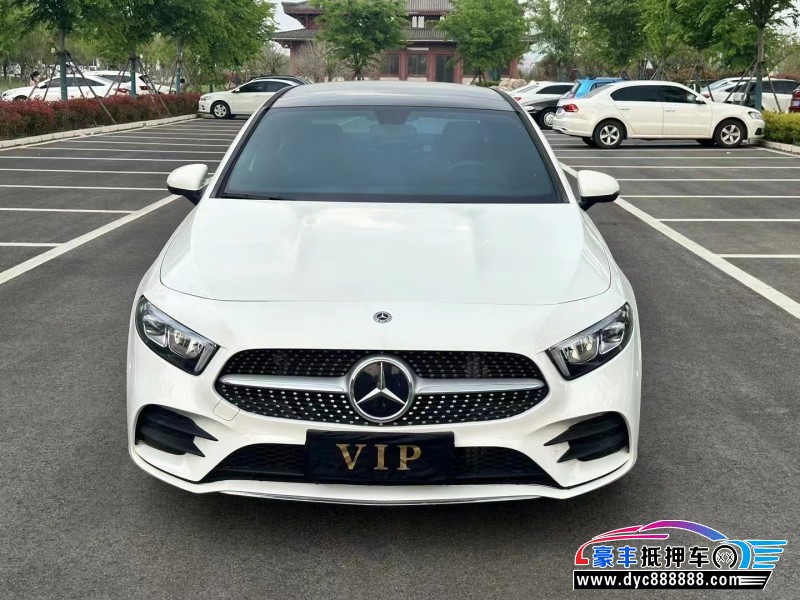 22年奔驰A轿车抵押车出售