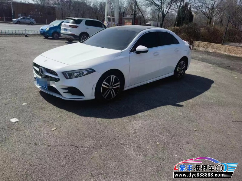 19年奔驰A轿车抵押车出售