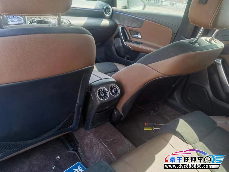 19年奔驰A轿车抵押车出售