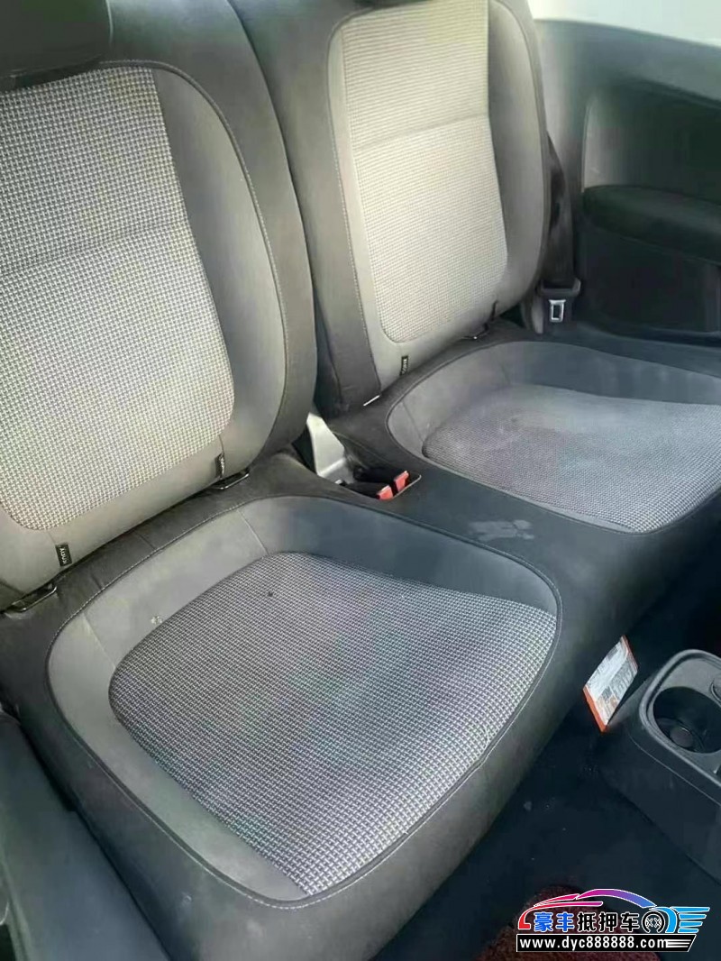 15年大众甲壳虫轿车抵押车出售