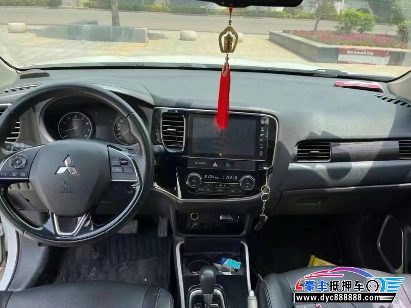 18年三菱欧蓝德轿车抵押车出售