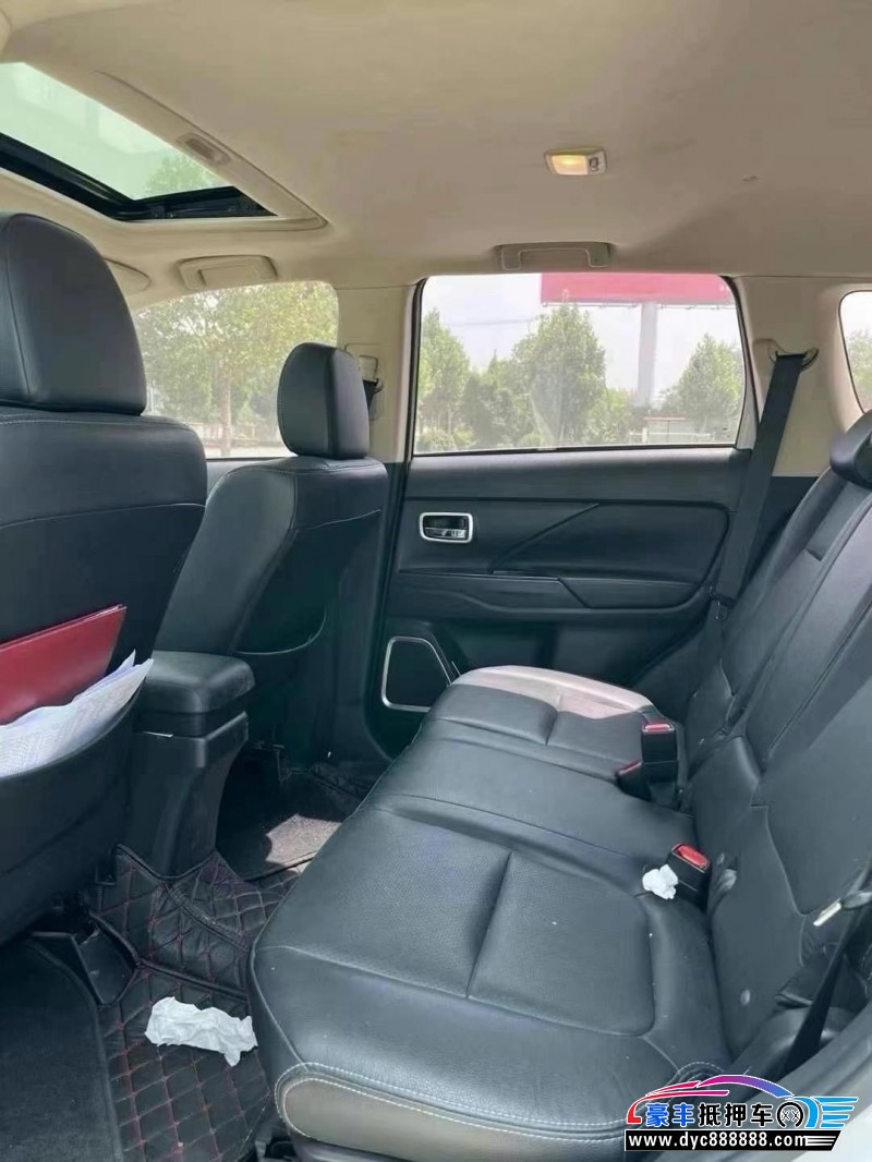 18年三菱欧蓝德轿车抵押车出售