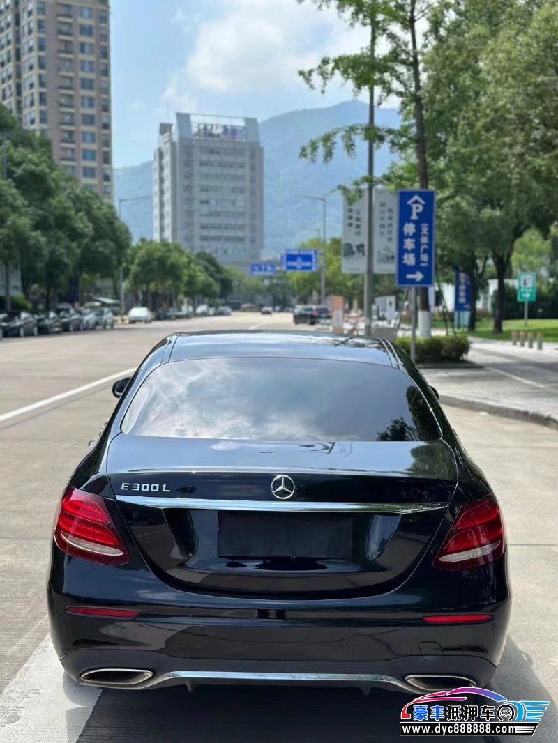 16年奔驰E轿车抵押车出售