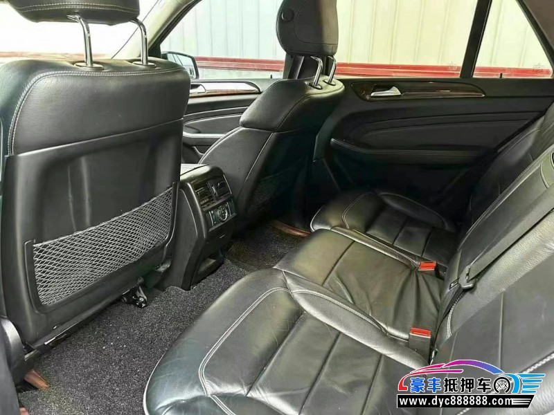 13年奔驰ML轿车抵押车出售