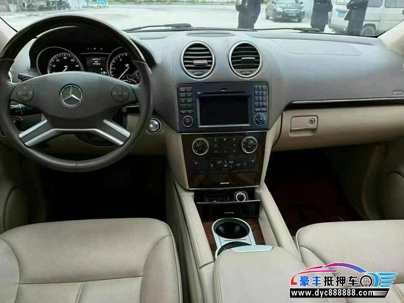 13年奔驰GL轿车抵押车出售