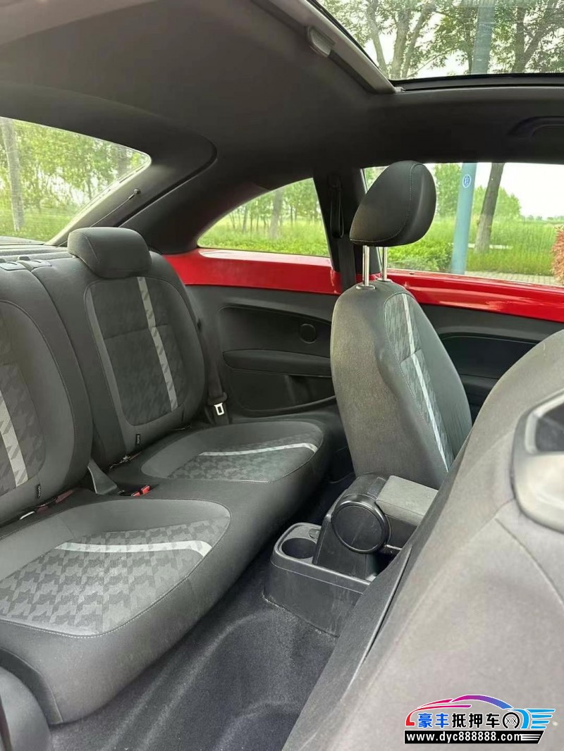 17年大众甲壳虫轿车抵押车出售