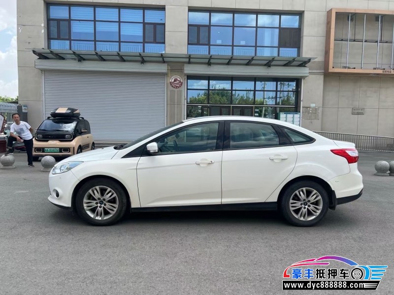 13年福特福克斯轿车抵押车出售