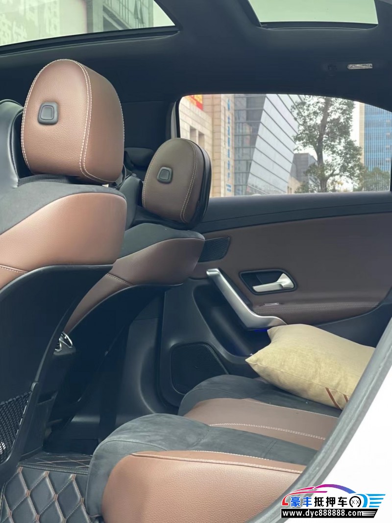 19年奔驰A轿车抵押车出售