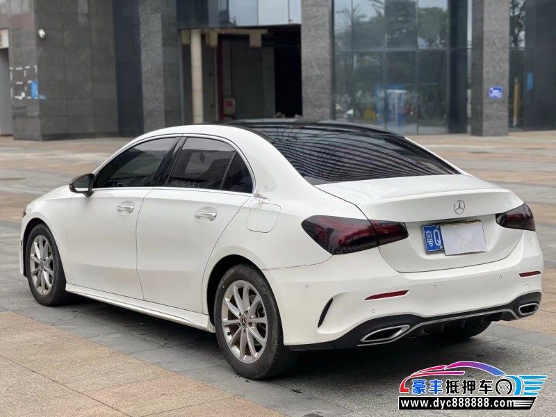 19年奔驰A轿车抵押车出售