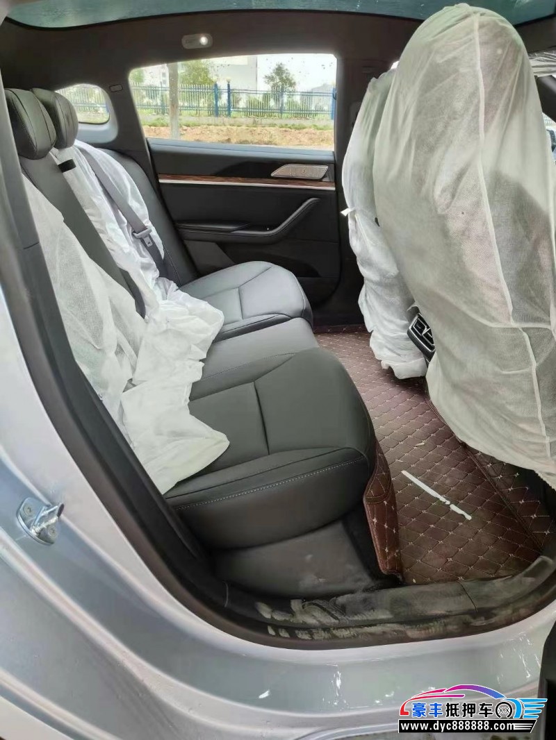 24年哪吒S轿车抵押车出售