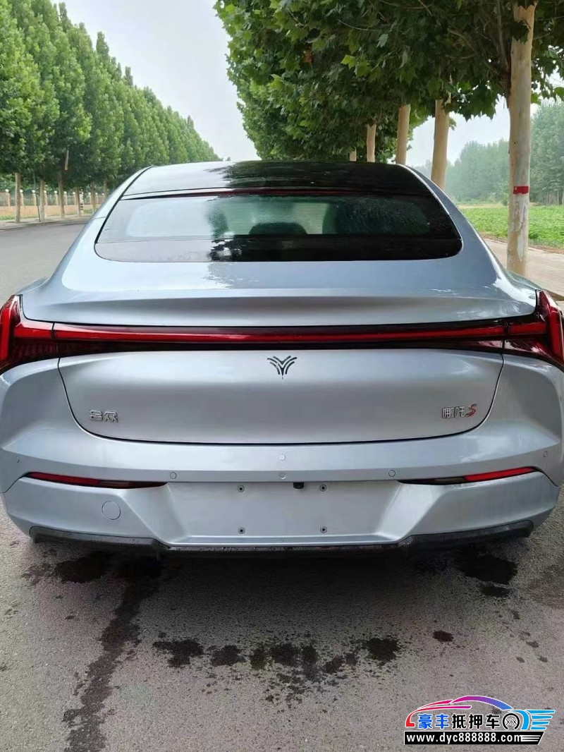 24年哪吒S轿车抵押车出售