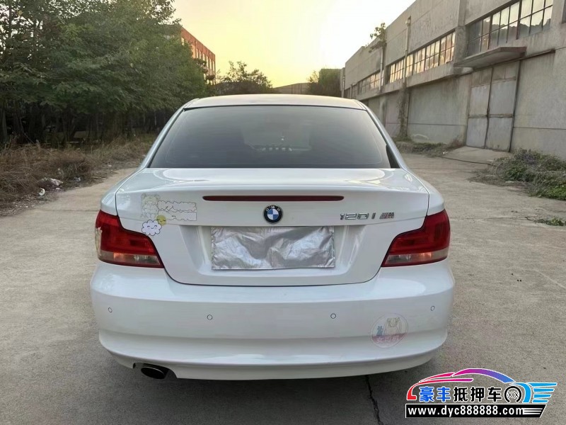 12年宝马1系轿车抵押车出售