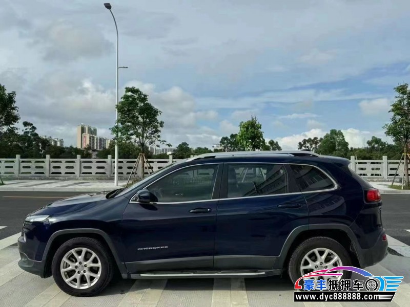 16年Jeep自由光轿车抵押车出售