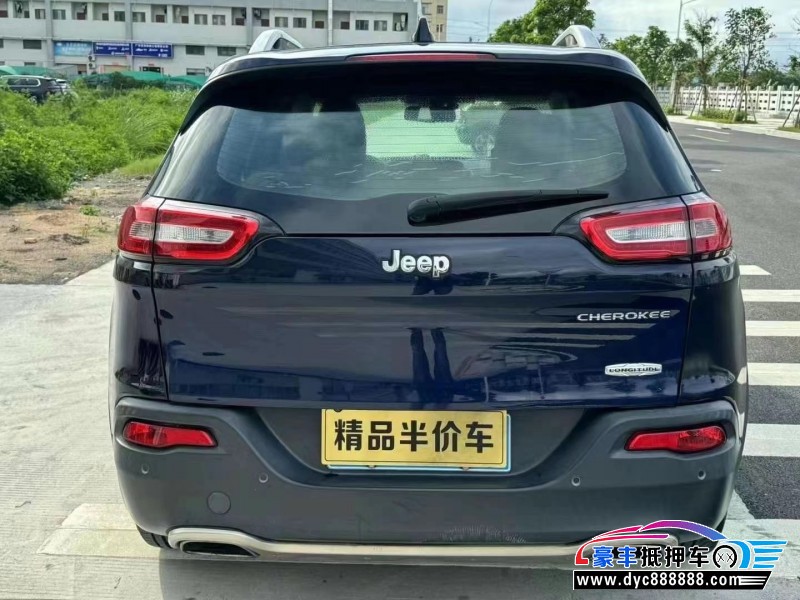 16年Jeep自由光轿车抵押车出售