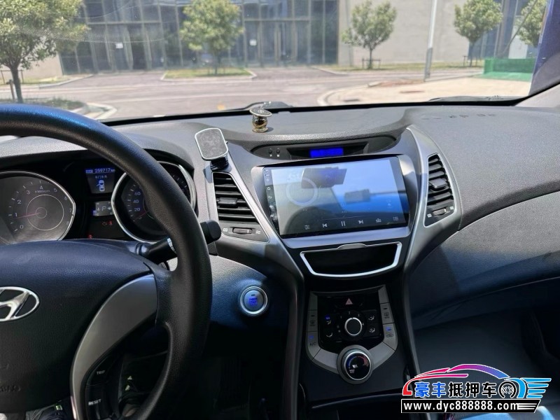 15年现代朗动轿车抵押车出售