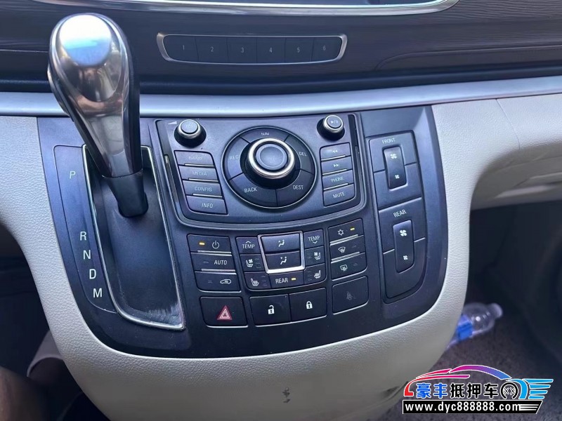 15年别克GL8轿车抵押车出售