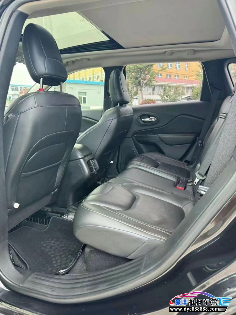 17年Jeep自由光SUV抵押车出售