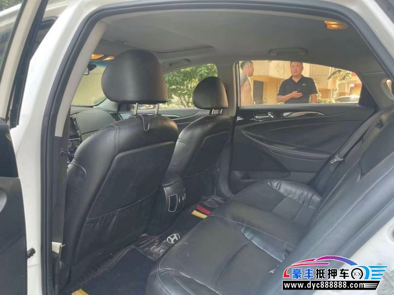 14年现代索纳塔轿车抵押车出售