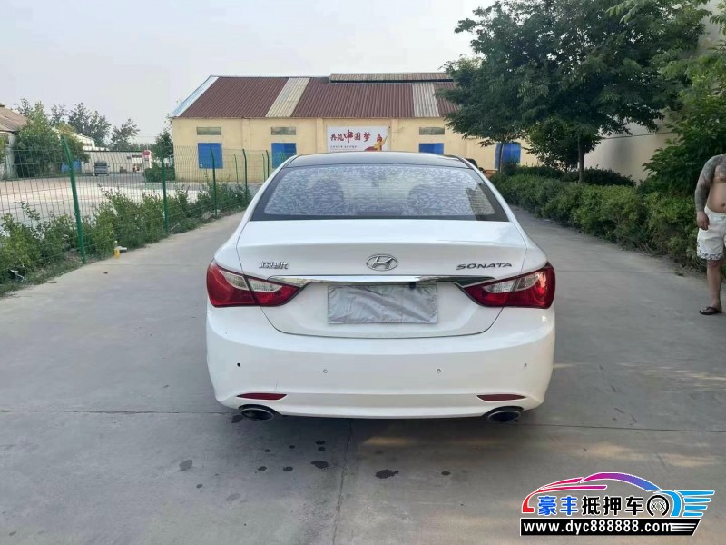 14年现代索纳塔轿车抵押车出售