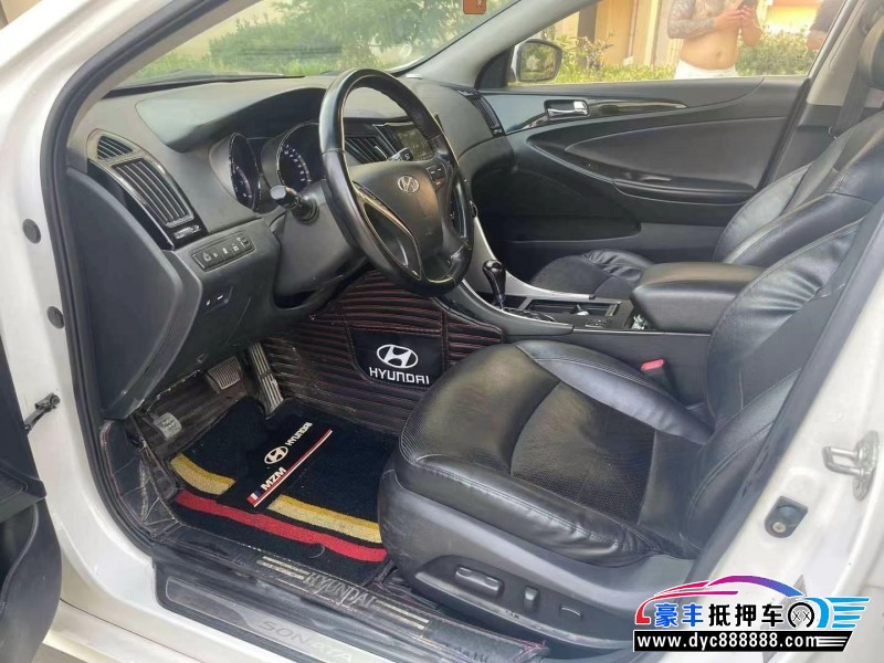 14年现代索纳塔轿车抵押车出售