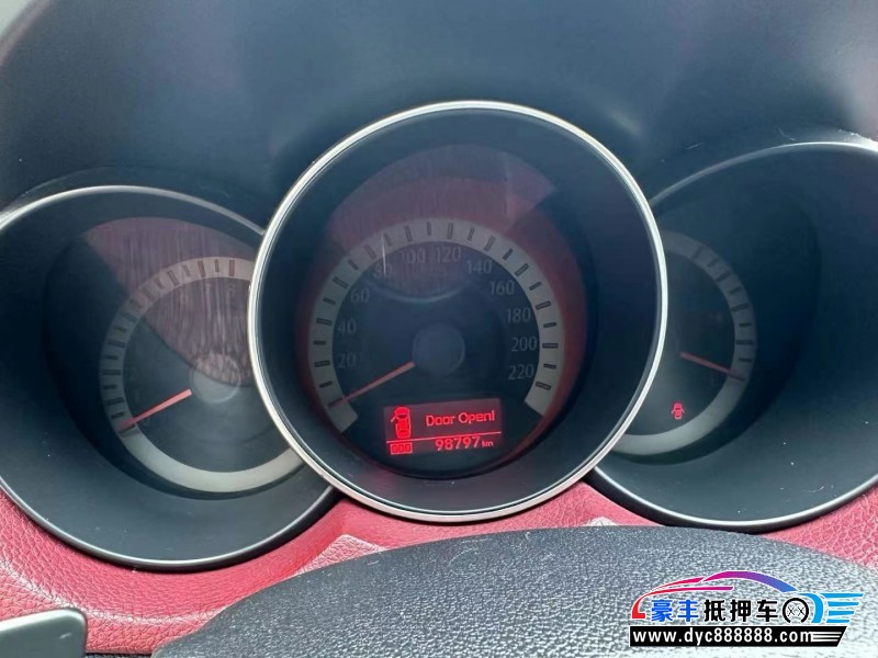 13年起亚速迈轿车抵押车出售