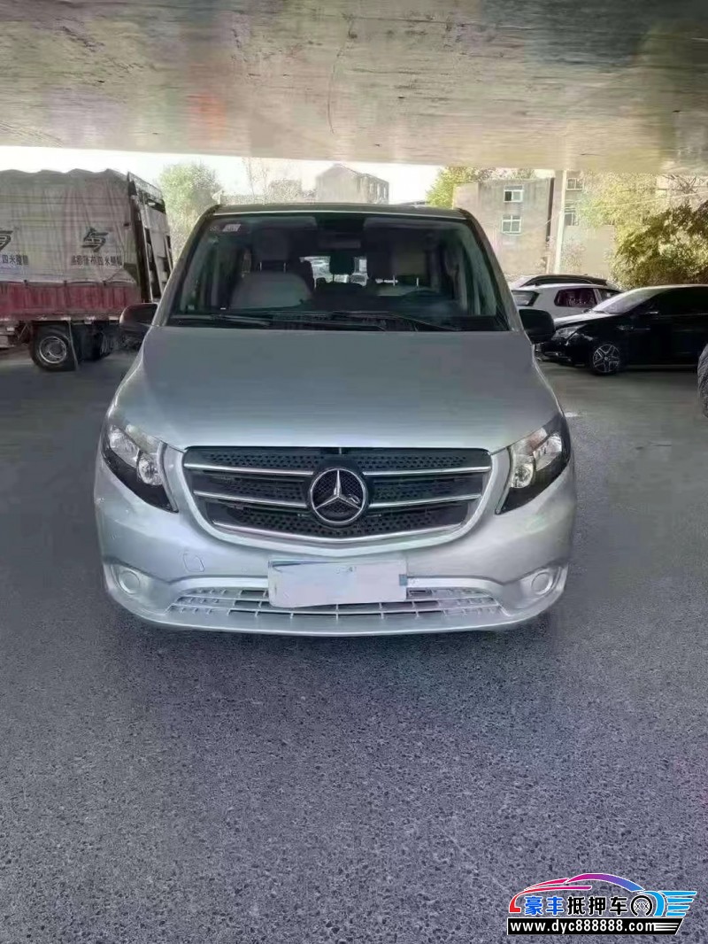 17年奔驰威霆轿车抵押车出售