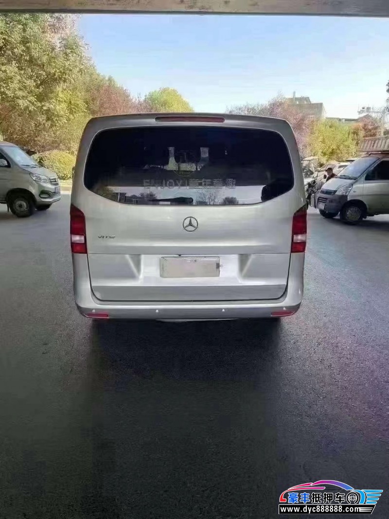 17年奔驰威霆轿车抵押车出售