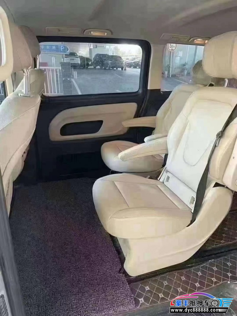 17年奔驰威霆轿车抵押车出售