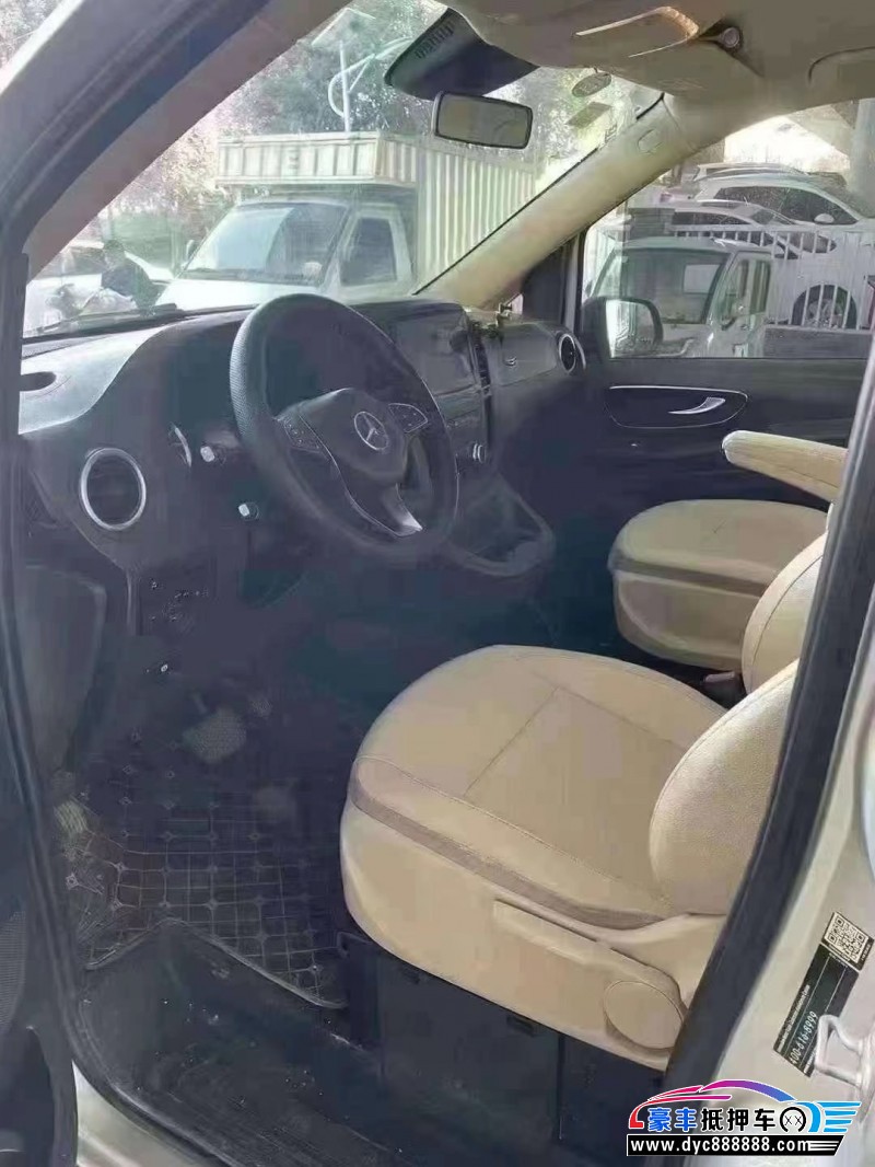 17年奔驰威霆轿车抵押车出售