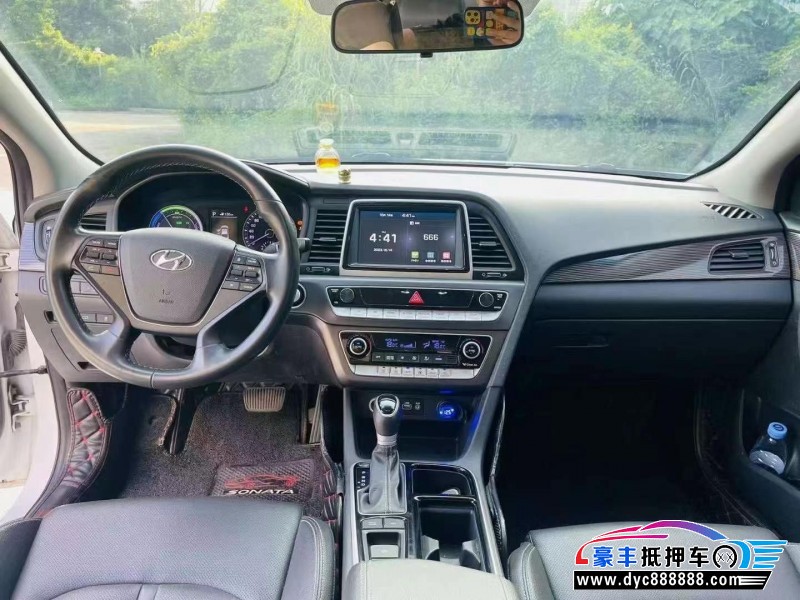 18年现代索纳塔轿车抵押车出售