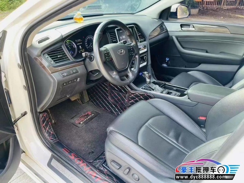 18年现代索纳塔轿车抵押车出售