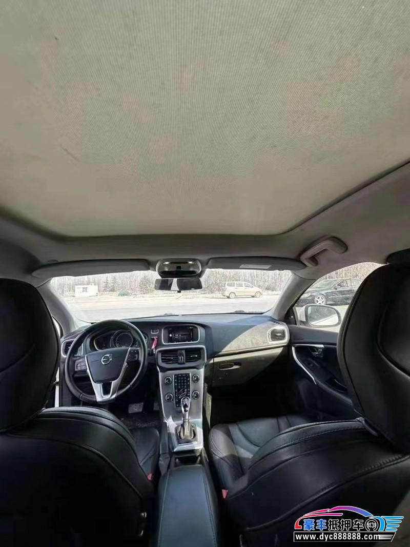 18年沃尔沃V40轿车抵押车出售