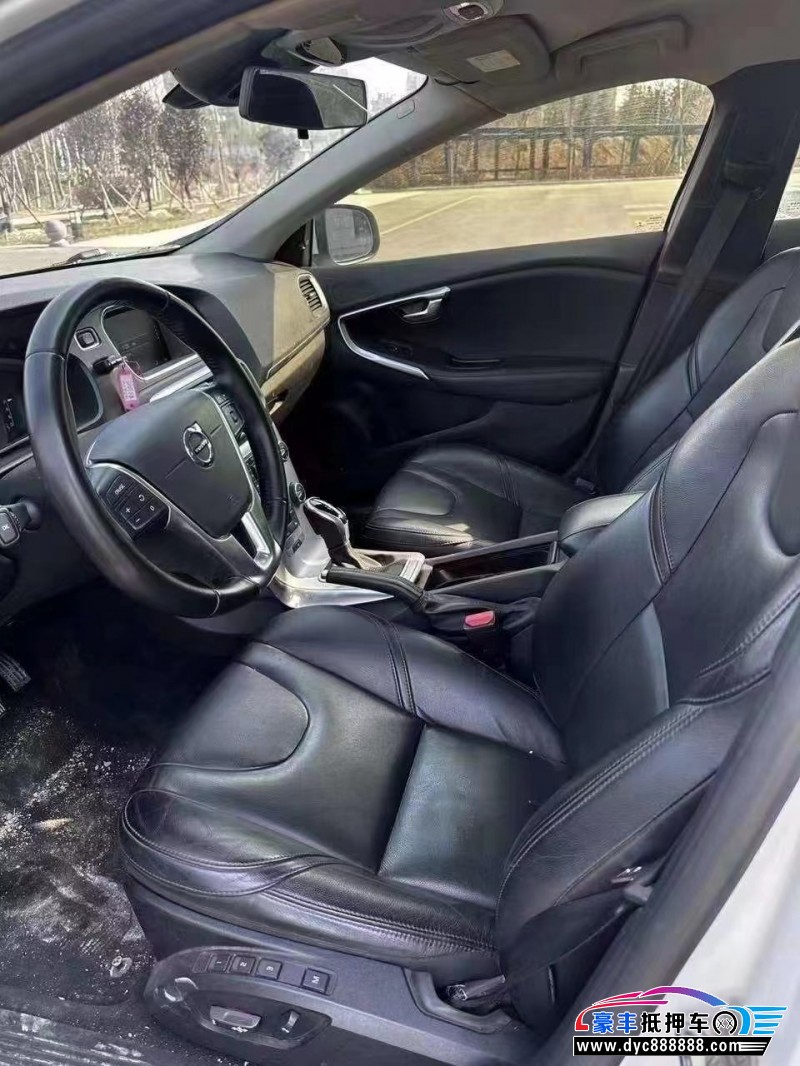 18年沃尔沃V40轿车抵押车出售