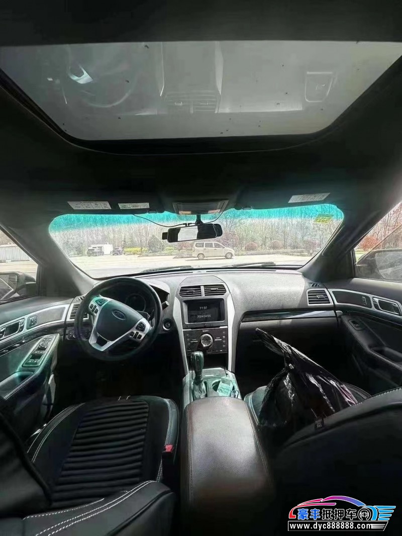 15年福特探险者轿车抵押车出售