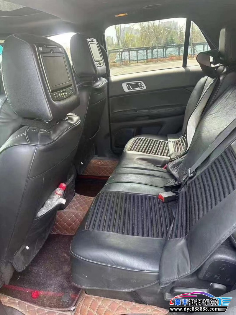 15年福特探险者轿车抵押车出售