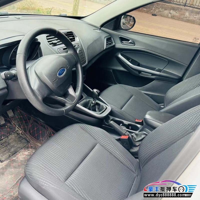 20年福特福睿斯轿车抵押车出售