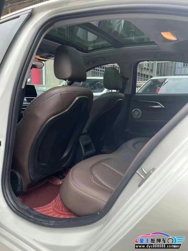 22年宝马1系轿车抵押车出售