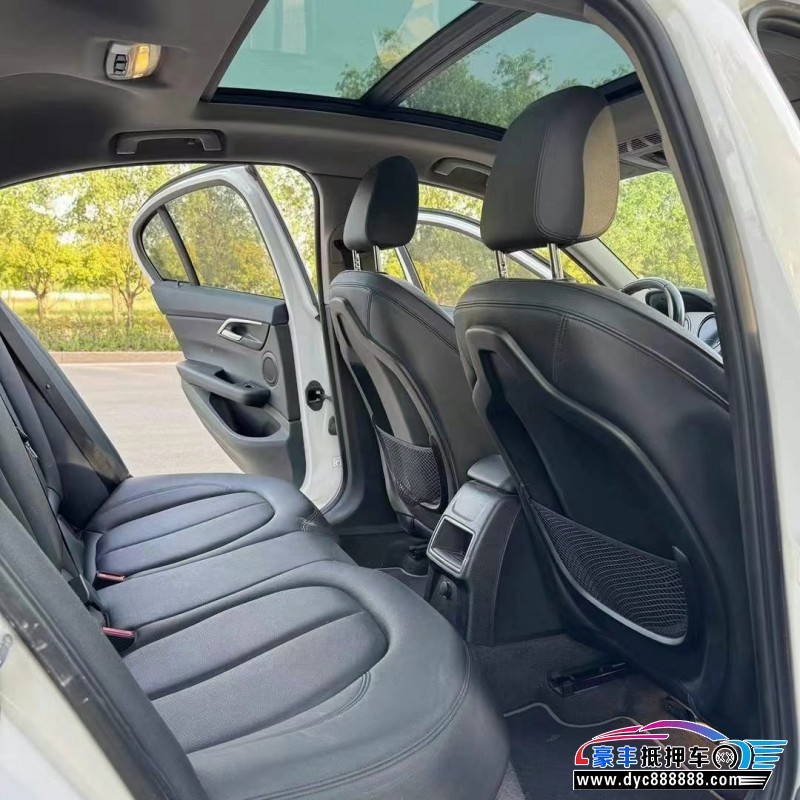 18年宝马1系轿车抵押车出售