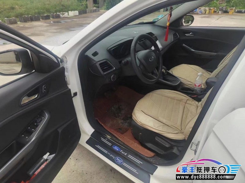 20年福特福睿斯轿车抵押车出售