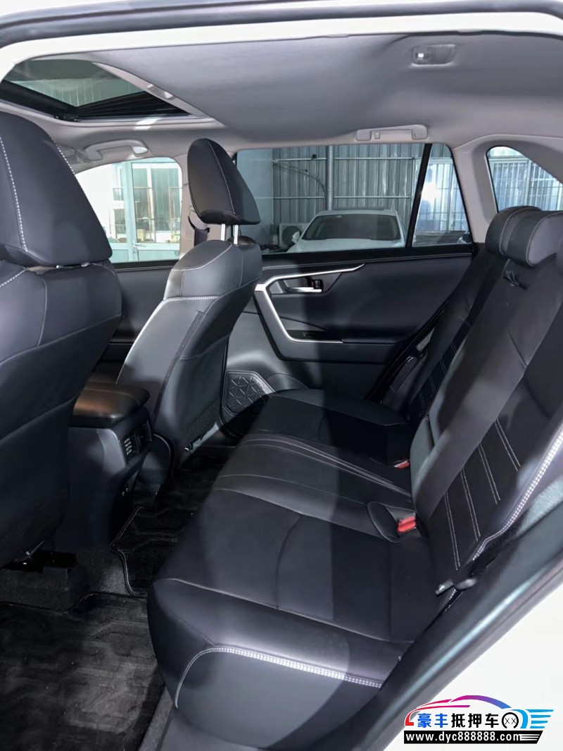 21年丰田RAV4轿车抵押车出售